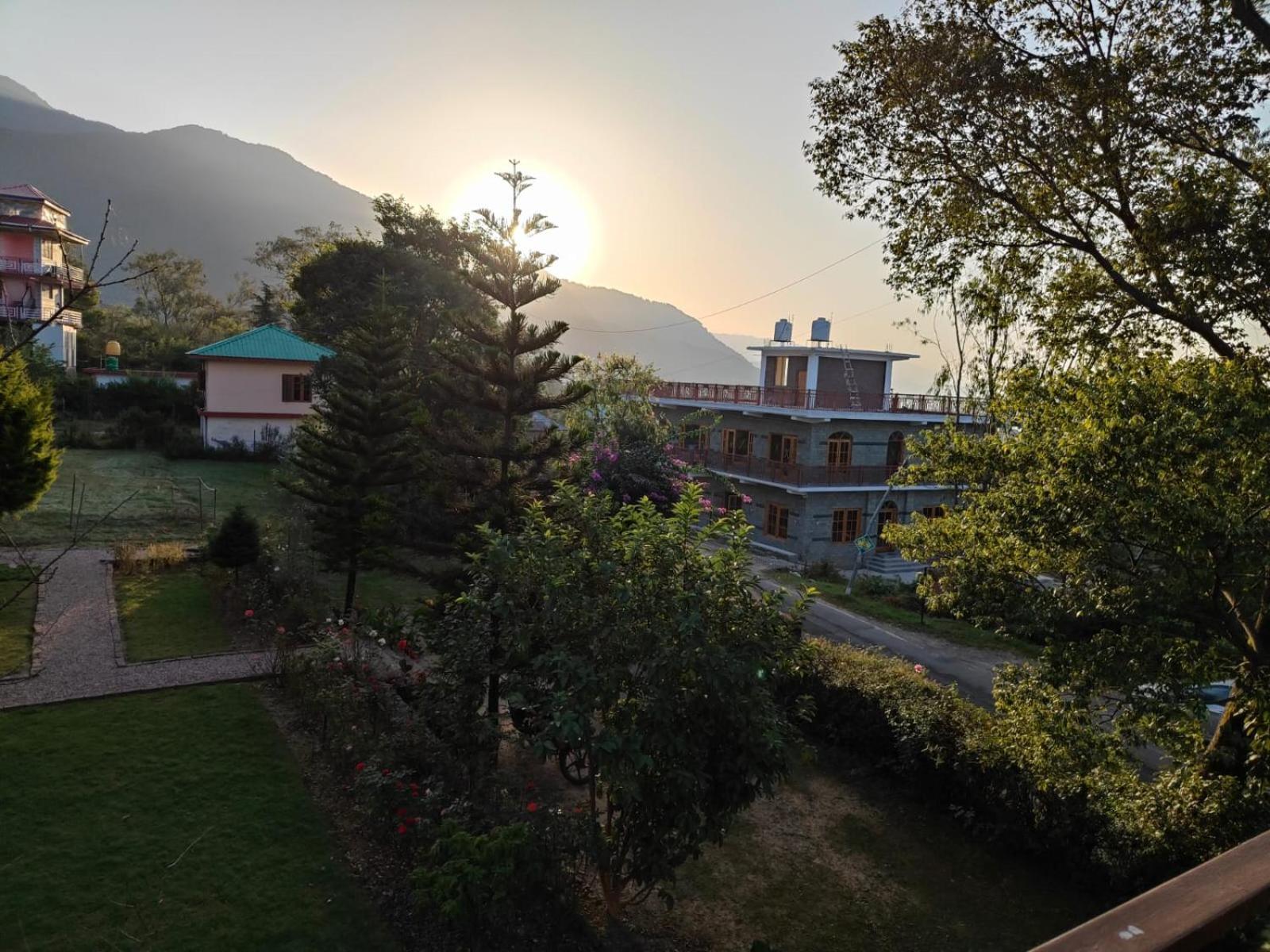 Aditya Homestay Bir-Billing Surrounded By Mountains Luaran gambar